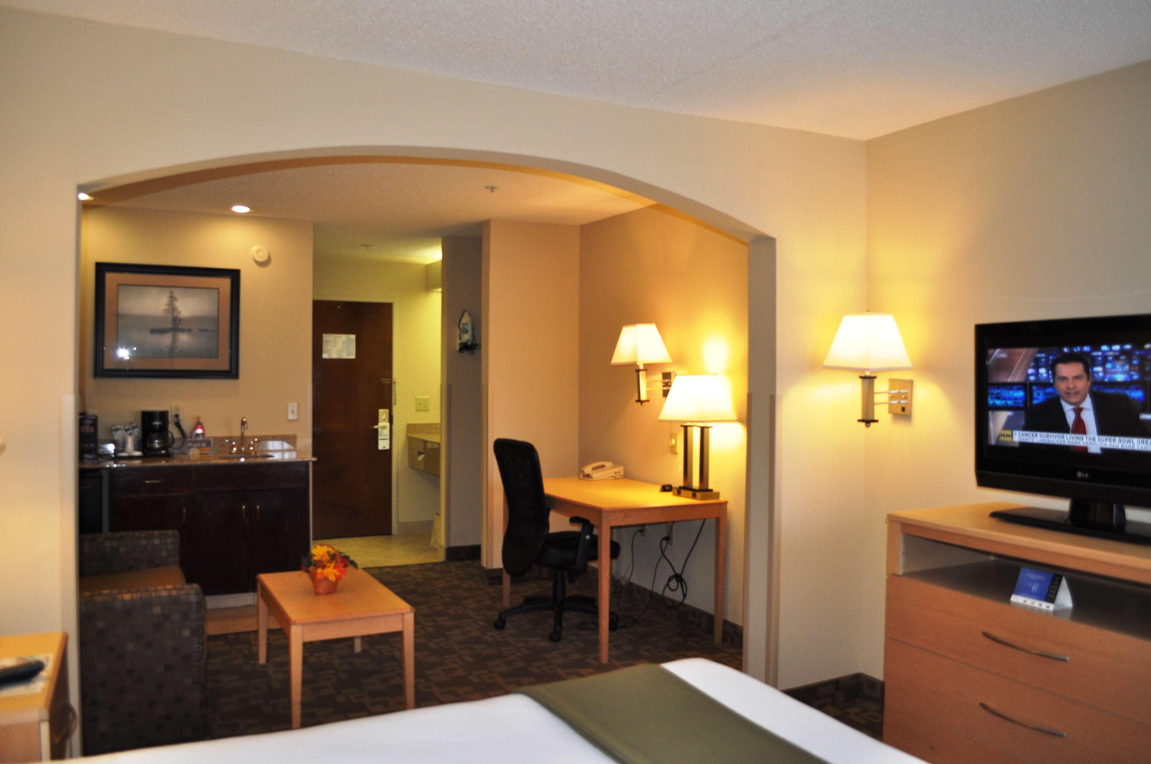 Surestay Plus Hotel By Best Western Roanoke Rapids I-95 Экстерьер фото